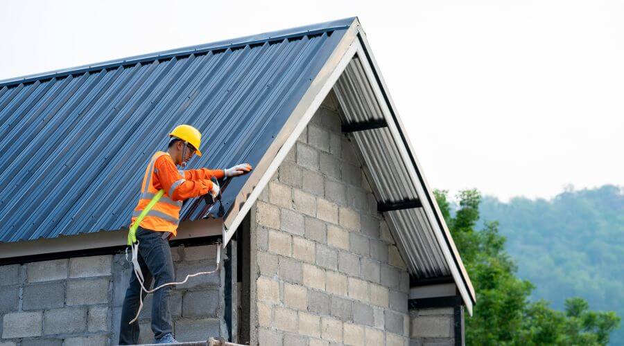Professional gutter cleaning in Carlton, TX